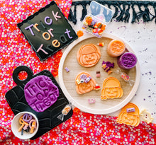 Load image into Gallery viewer, Trick or Treat Play Dough Kit