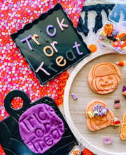 Load image into Gallery viewer, Trick or Treat Play Dough Kit