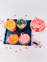 Load image into Gallery viewer, Pumpkin Face Mini Play Dough Kit